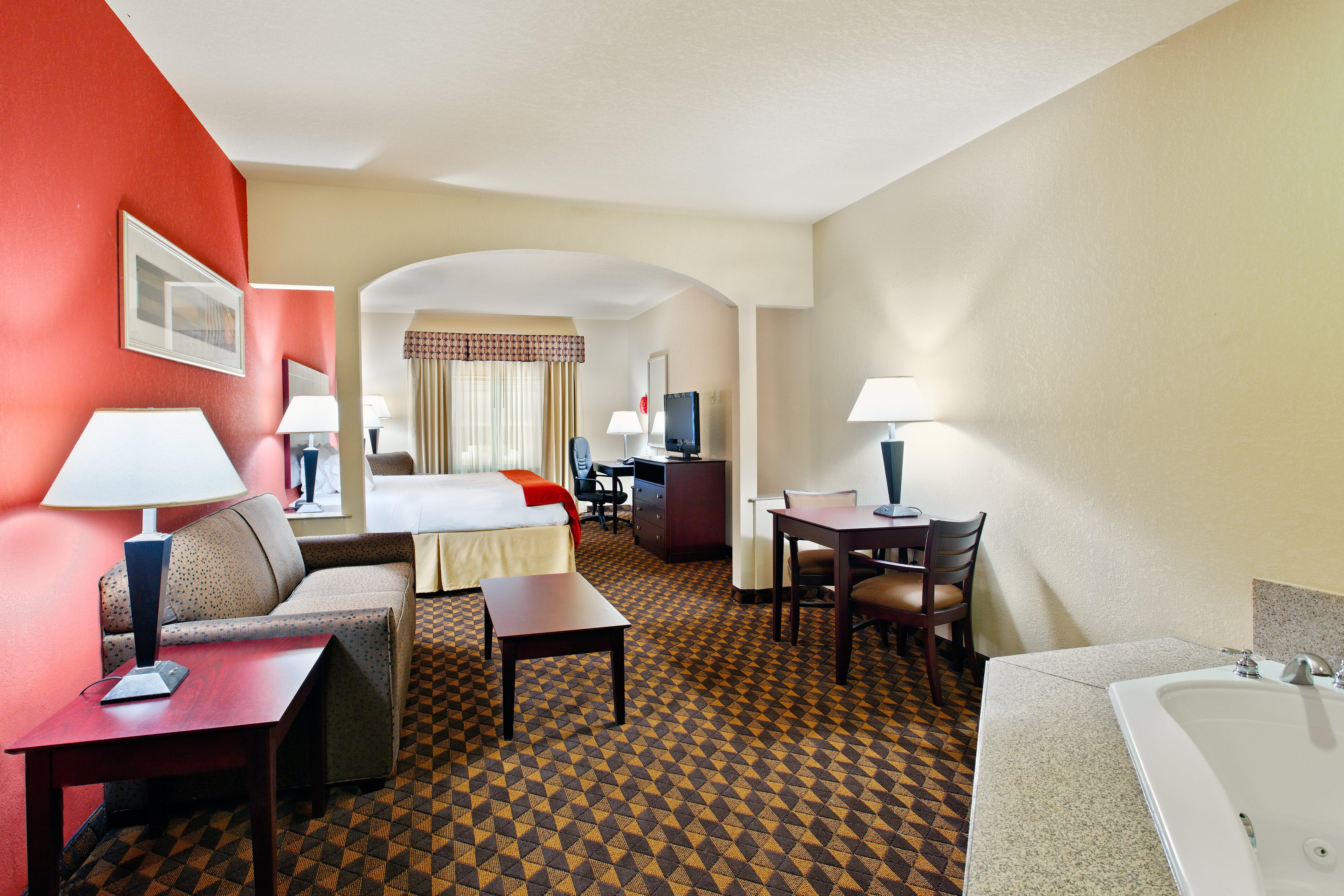 Holiday Inn Express & Suites Malvern By Ihg Exterior photo