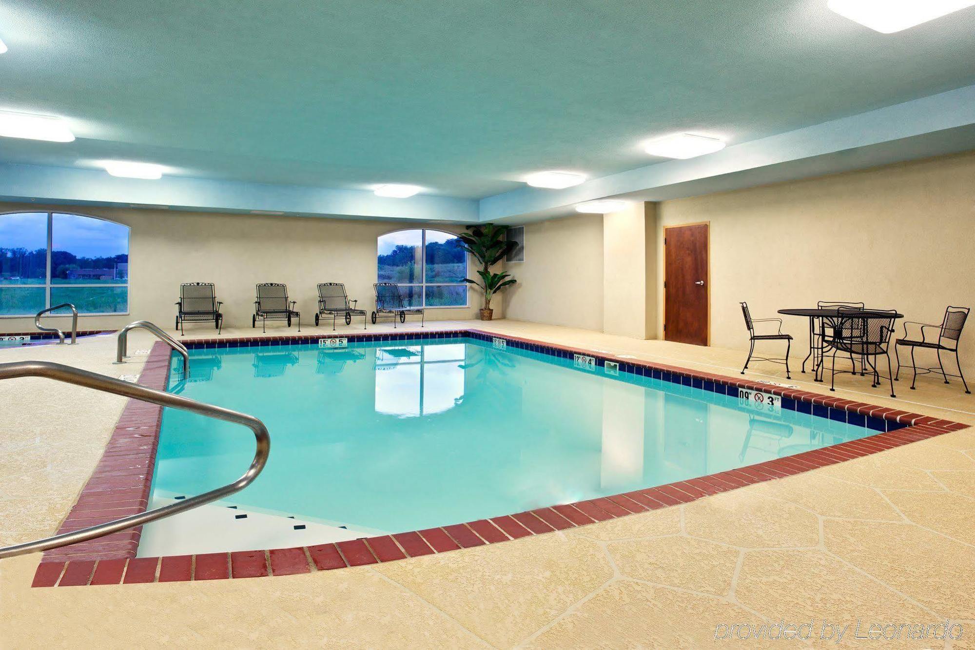 Holiday Inn Express & Suites Malvern By Ihg Exterior photo